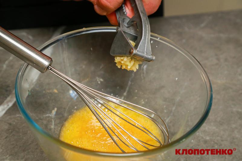 Ліниві курячі відбивні: простий рецепт від Євгена Клопотенка 9 яєчна суміш