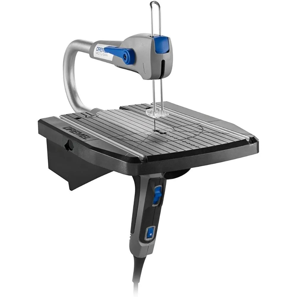 Лобзик-стрічкопила Dremel Moto-Saw Variable Speed Compact Scroll Saw Kit на білому тлі.