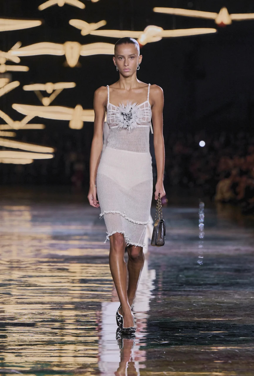 Chanel SS’27: смілива колекція, що диктує новий тренд на показ тіла 31 Chanel SS’27: смілива колекція, що диктує новий тренд на показ тіла 31